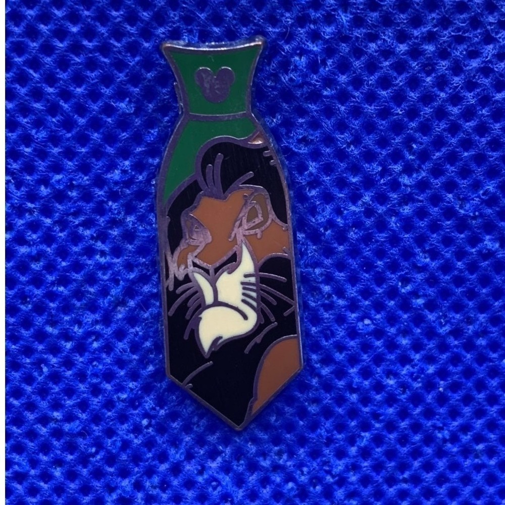 2015 Scar Lion King Disney pin WDW Cast Lanyard Villains Neck Ties Series